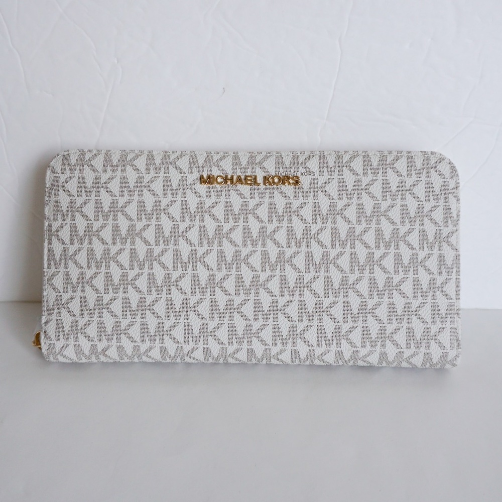 Michael Kors Jet Set XL Zip Around Wallet Vanilla